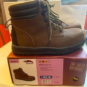 Avenger Woman’s Size 7 Medium Brown Work Boots Slip Resistant Sole Safety Toe